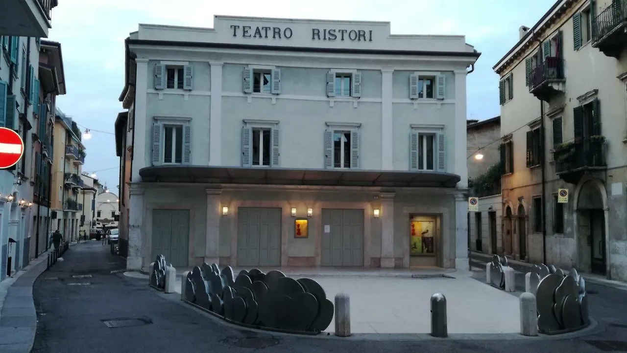 Verona Relais + Private Parking Apartment