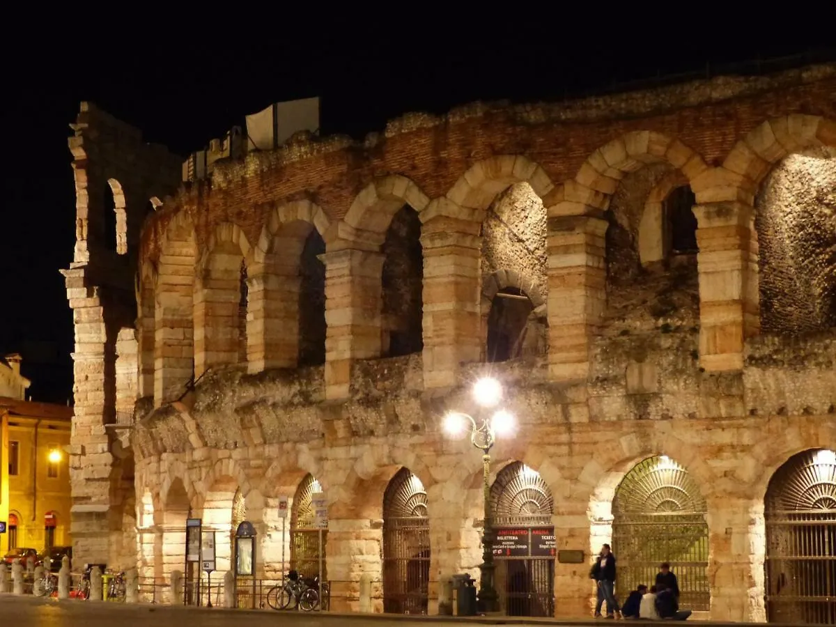 Verona Relais + Private Parking Apartment 0*,